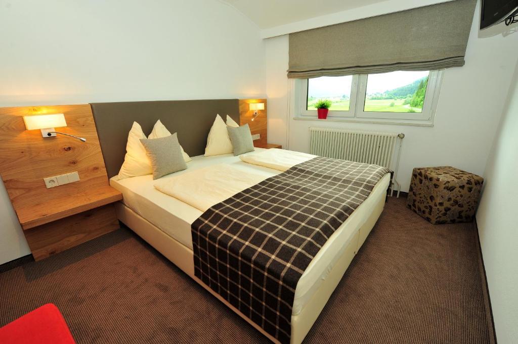 Hotel-Gasthof Strasswirt Tropolach Room photo